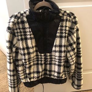 Fuzzy cropped jacket